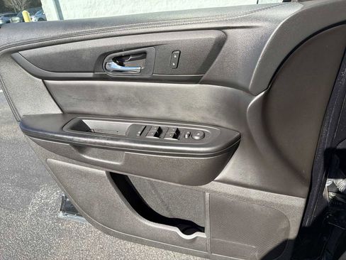 Used 2014 GMC Acadia SLE image 12