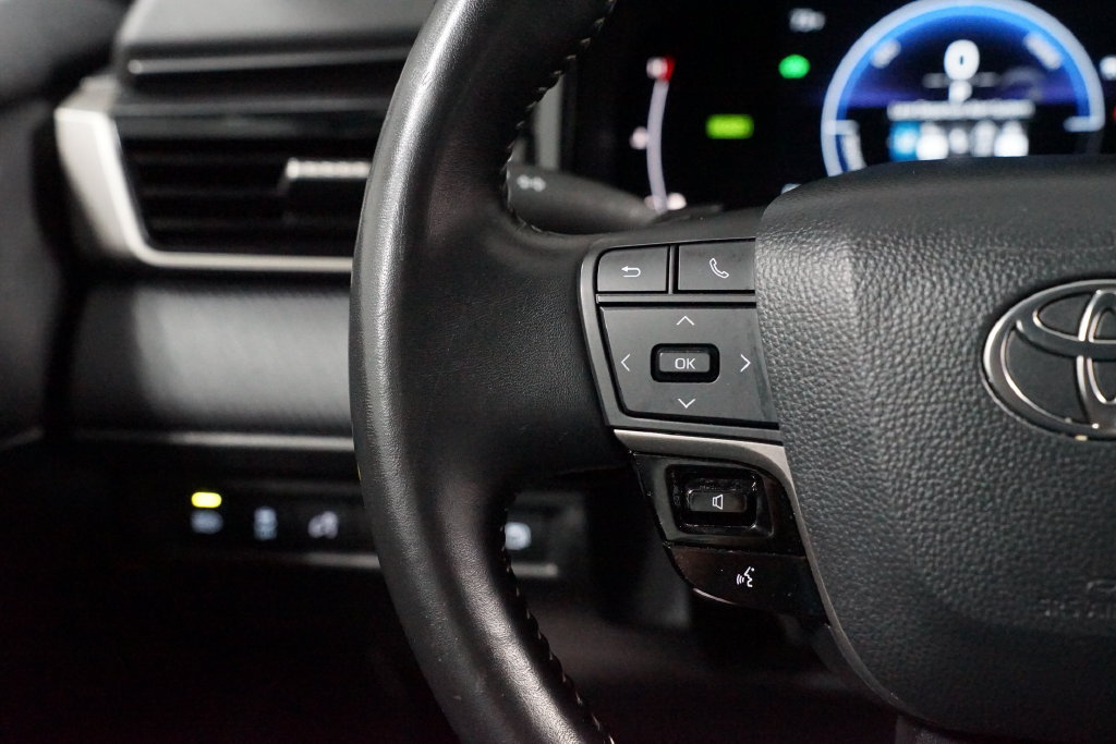 Certified 2025 Toyota Camry SE FWD image 14