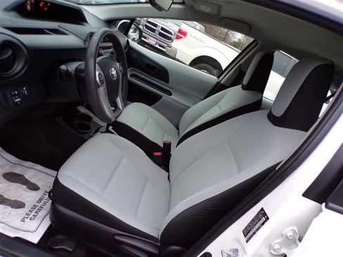 Used 2014 Toyota Prius C Four image 15