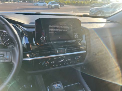 Used 2025 Nissan Pathfinder SV image 21