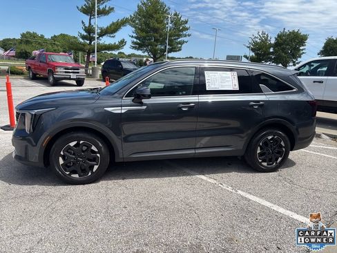 Used 2024 Kia Sorento S FWD image 16