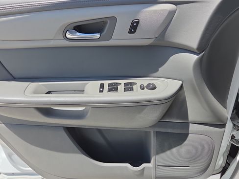 Used 2017 Chevrolet Traverse LT FWD image 36