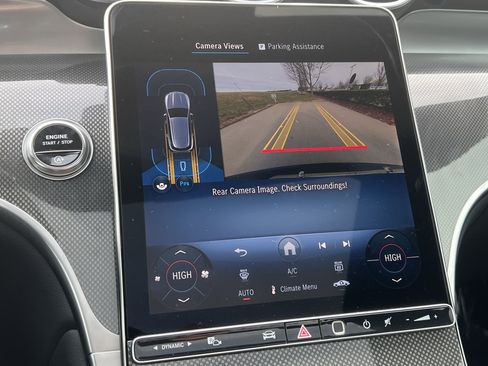 Used 2025 Mercedes-Benz GLC 300 4MATIC image 25