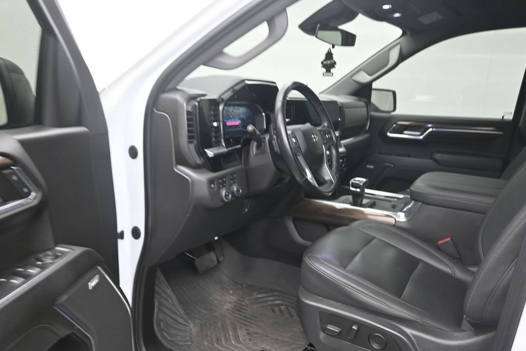 Used 2023 Chevrolet Silverado 1500 LT Trail Boss w/ LT Trail Boss Premium Package AWD/4WD image 11
