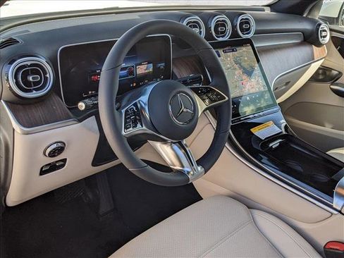 Used 2026 Mercedes-Benz GLC 300 4MATIC image 3