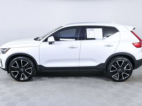 Used 2024 Volvo XC40 B5 Ultimate w/ Protection Package Premier image 2