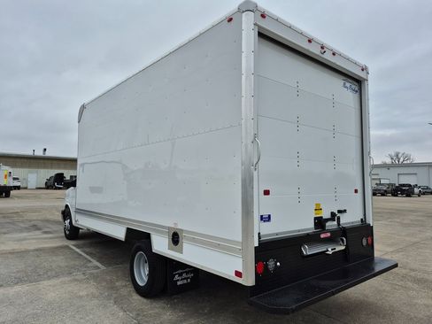 New 2025 Chevrolet Express 3500 Work Van w/ Power Convenience Package image 4