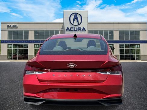 Used 2023 Hyundai Elantra SE FWD image 4