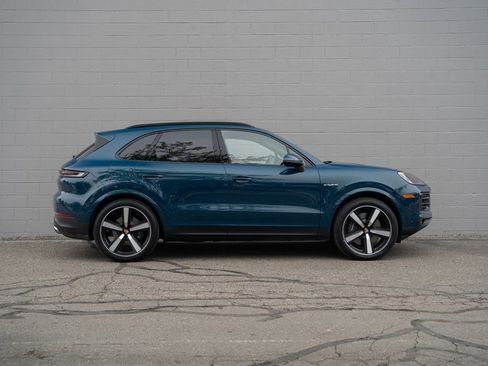 Certified 2024 Porsche Cayenne image 8