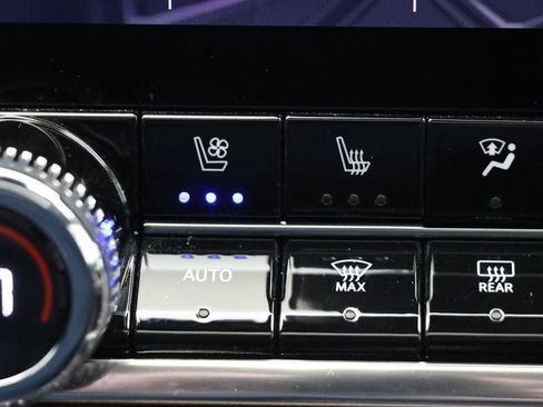 Used 2023 GMC Canyon Denali image 29