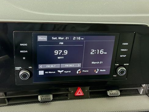 Used 2024 Kia Sportage LX image 6