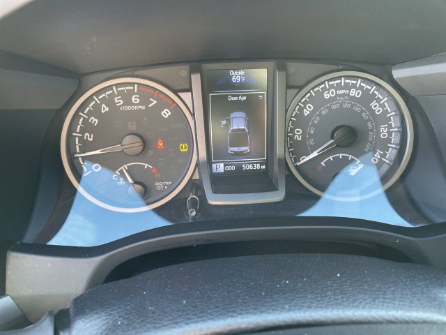 Used 2022 Toyota Tacoma TRD Off-Road w/ Technology Package AWD/4WD image 12