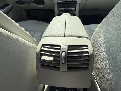 Used 2014 Mercedes-Benz E 550 4MATIC Sedan image 15