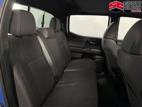 Used 2016 Toyota Tacoma TRD Sport image 15