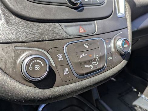 Used 2018 Chevrolet Malibu LT FWD image 12