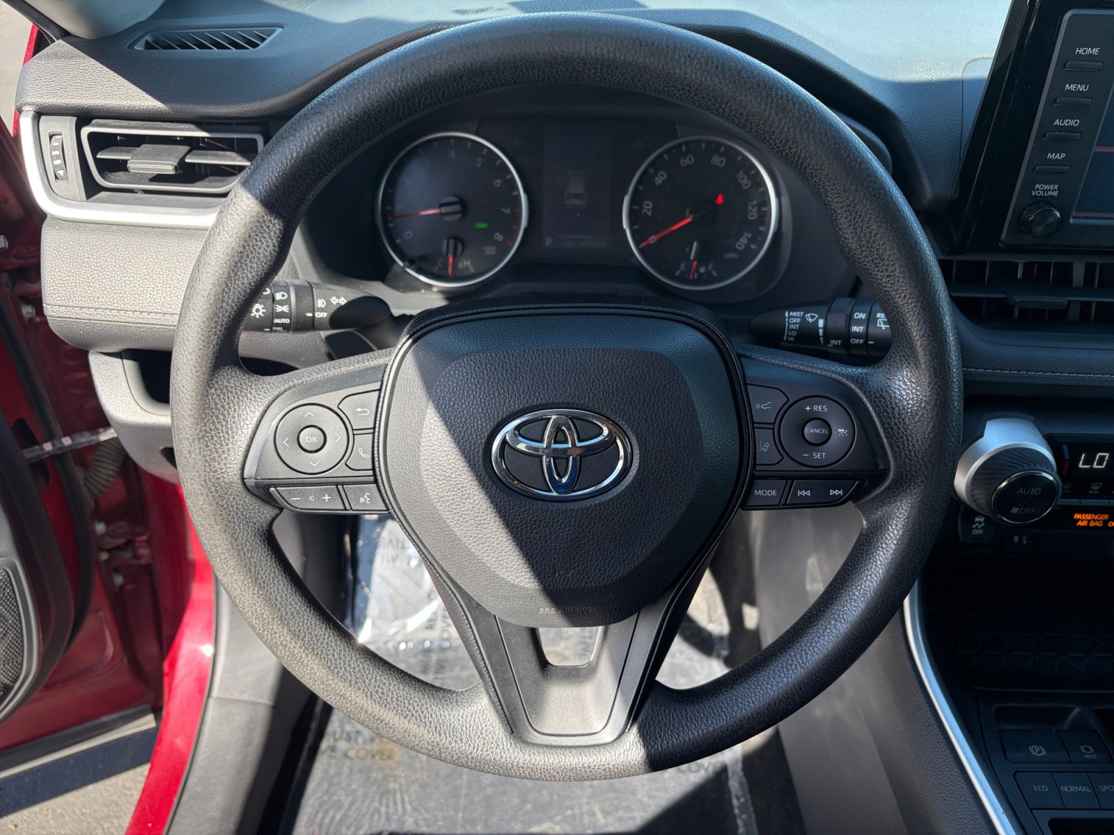 Used 2019 Toyota RAV4 XLE w/ Carpet Mat Package FWD image 12