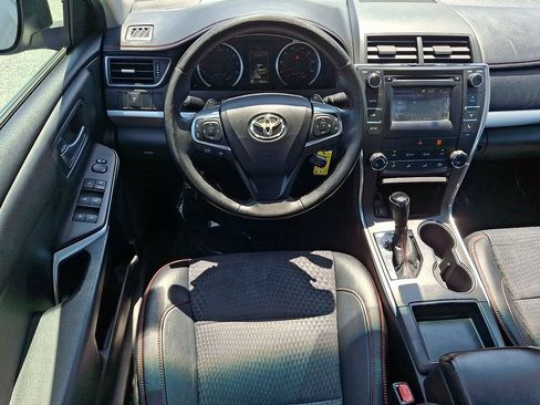 Used 2015 Toyota Camry SE FWD image 11