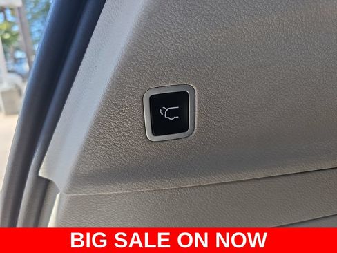 Used 2023 Chrysler Pacifica Limited FWD image 14