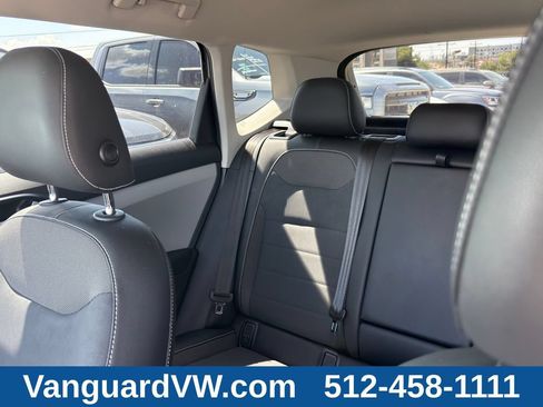 Used 2022 Volkswagen Taos SE AWD/4WD image 11