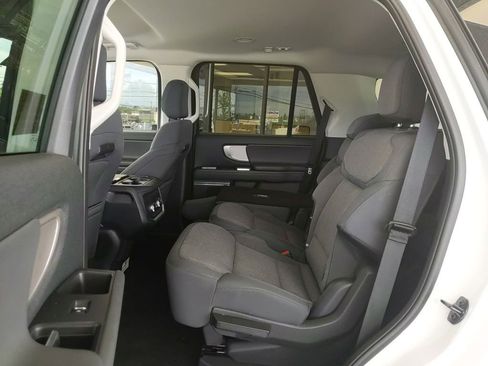 Used 2025 Ford Expedition Active AWD/4WD image 13