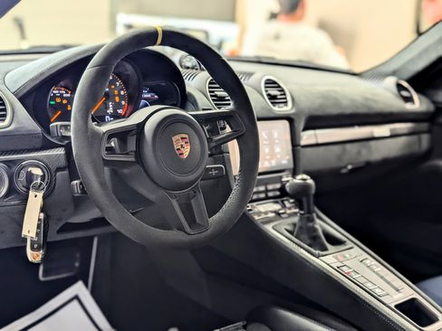 Used 2024 Porsche 718 Cayman GT4 RS image 15