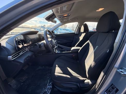 Used 2023 Hyundai Elantra SEL w/ Convenience Package image 24