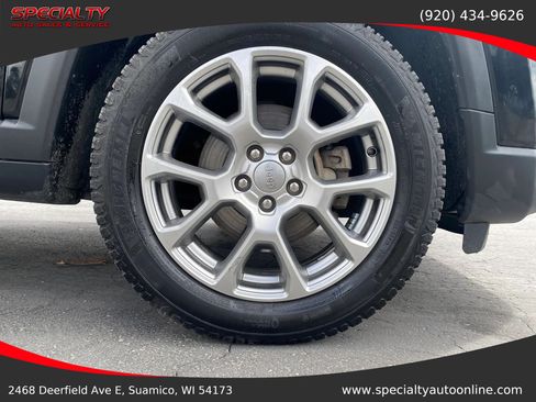 Used 2022 Jeep Compass Latitude AWD/4WD image 38