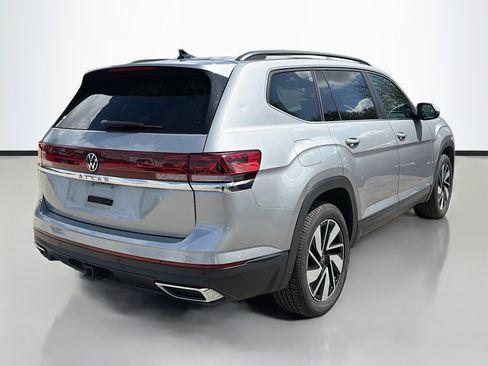 Used 2024 Volkswagen Atlas SE image 3