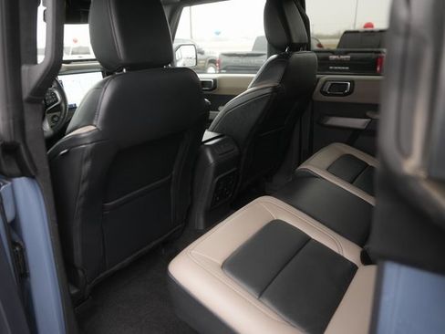 Used 2023 Ford Bronco Wildtrak image 11