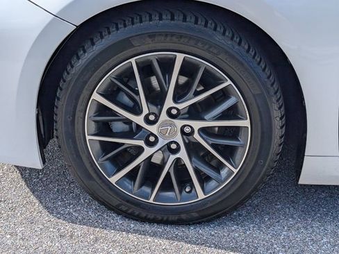 Used 2017 Lexus ES 350 w/ Luxury Package FWD image 4