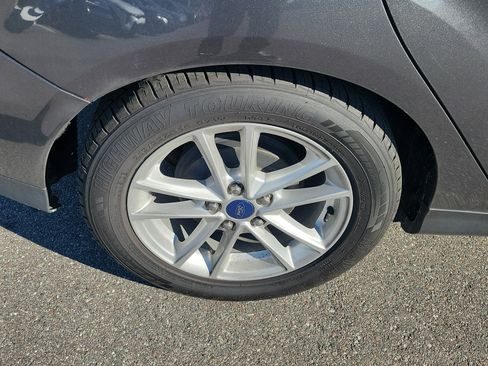 Used 2016 Ford Focus SE image 38