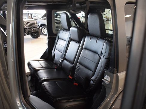 Used 2018 Jeep Wrangler Unlimited Sahara AWD/4WD image 32