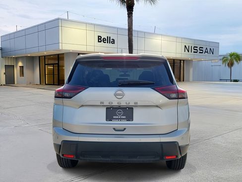 Certified 2025 Nissan Rogue SV FWD image 7
