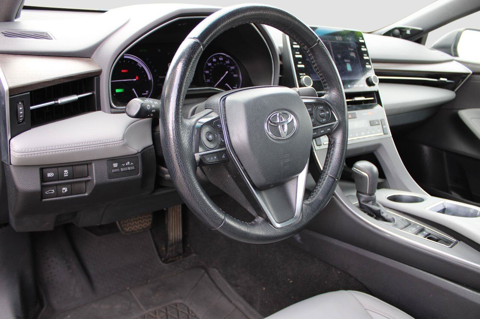 Used 2019 Toyota Avalon XLE FWD image 17