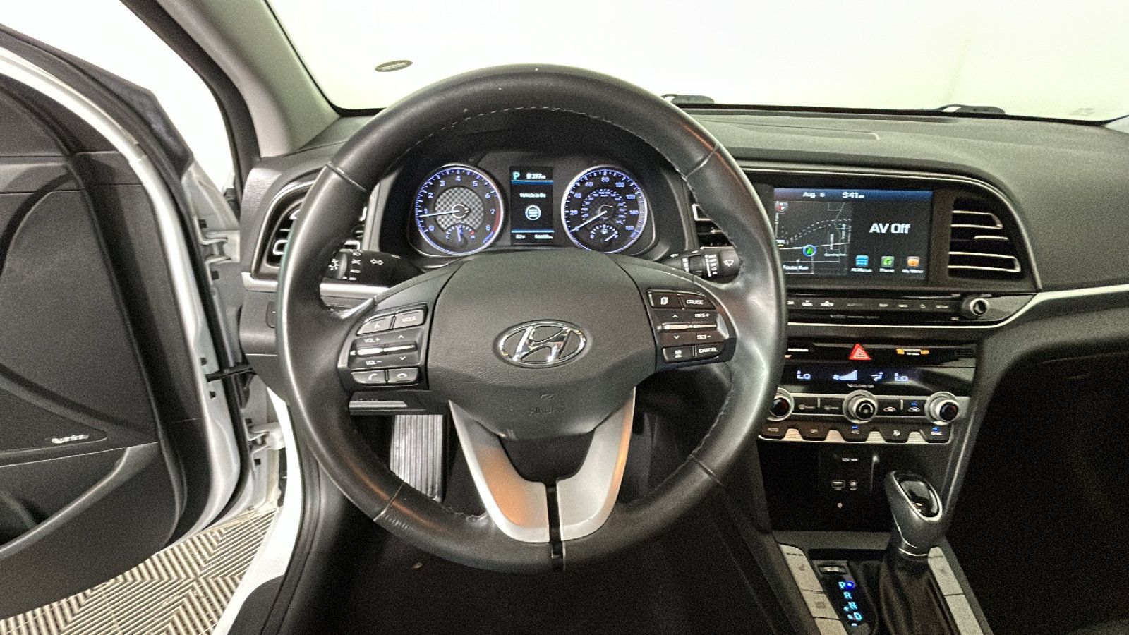 Used 2020 Hyundai Elantra Limited w/ Ultimate Package 03 FWD image 17