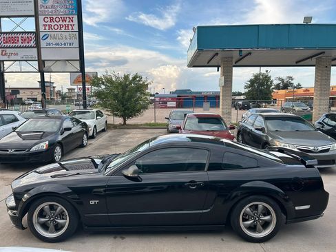 Used 2005 Ford Mustang GT Premium RWD image 2