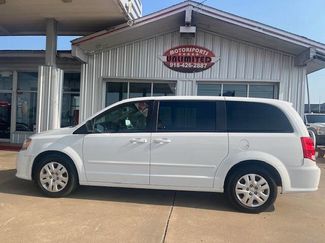 Used 2017 Dodge Grand Caravan SE image 1