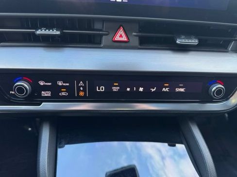 Used 2025 Kia Sportage EX w/ EX Premium Package AWD/4WD image 17