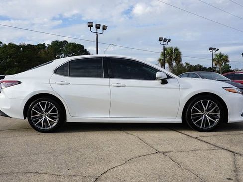 Used 2023 Toyota Camry XLE image 3