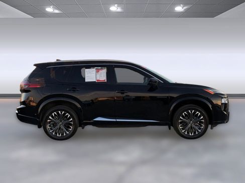 Certified 2024 Nissan Rogue Platinum image 7