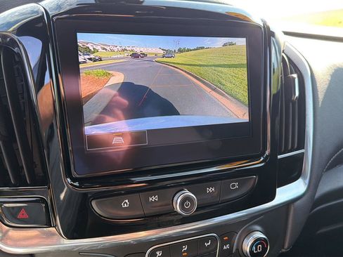 Used 2022 Chevrolet Traverse LT FWD image 25