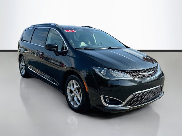 Used 2018 Chrysler Pacifica Touring-L w/ Tire & Wheel Group FWD image 2