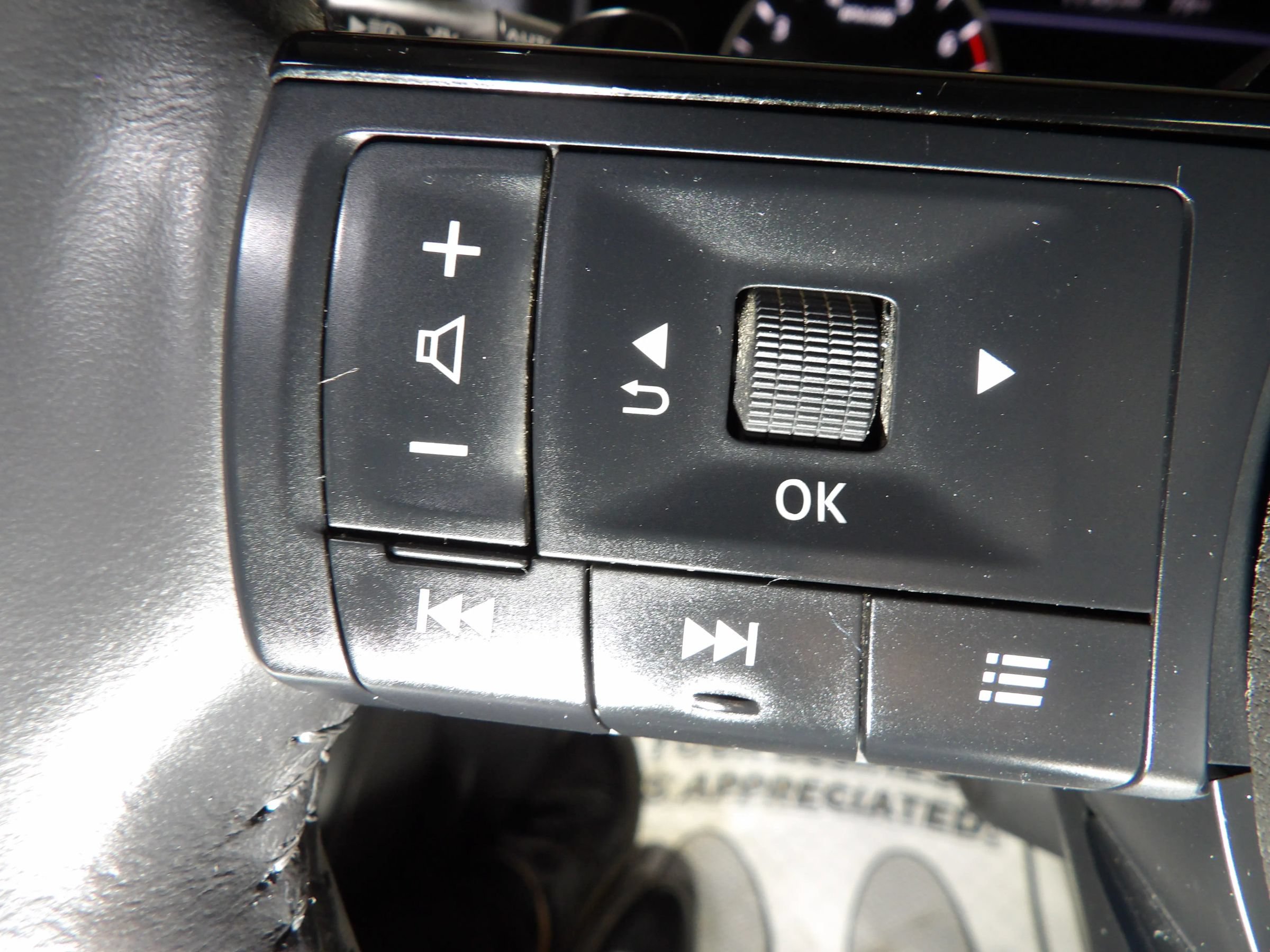 Used 2023 Nissan Rogue SL FWD image 19