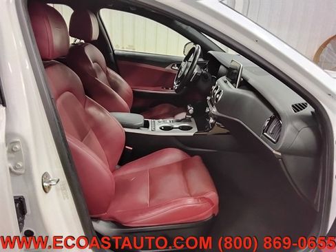 Used 2018 Kia Stinger GT1 RWD image 14