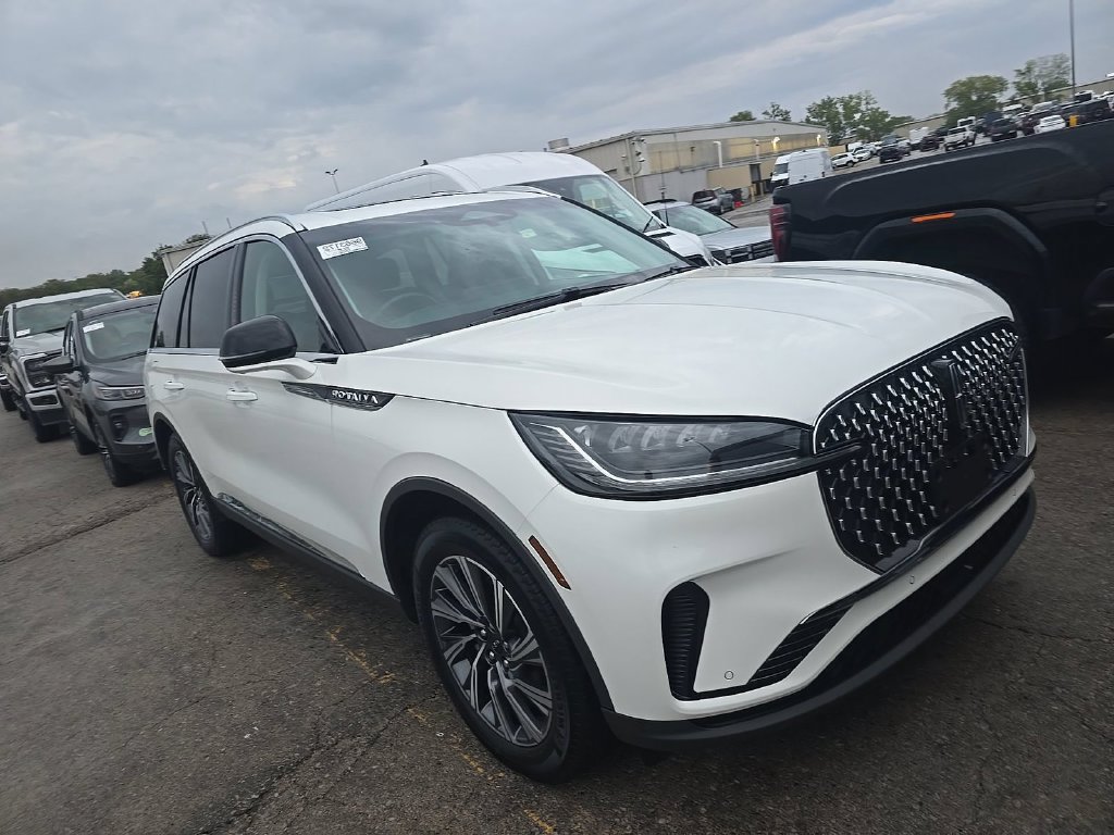 Used 2025 Lincoln Aviator AWD image 1