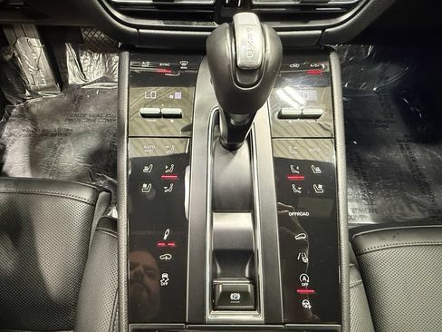 Used 2024 Porsche Macan S AWD/4WD image 33
