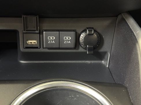 Used 2020 Toyota Highlander XLE image 37