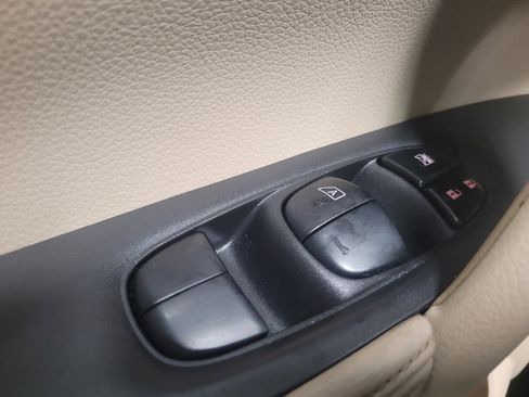 Used 2016 Nissan Rogue S FWD image 27