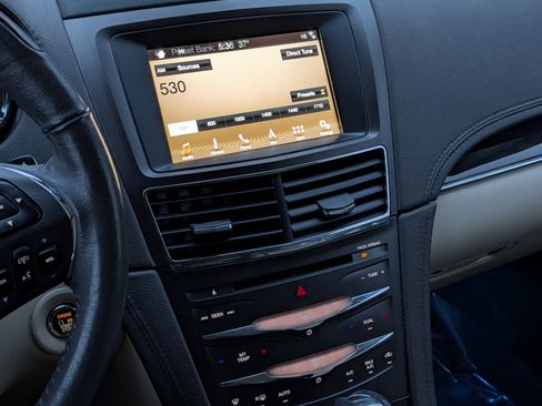 Used 2018 Lincoln MKT AWD image 18