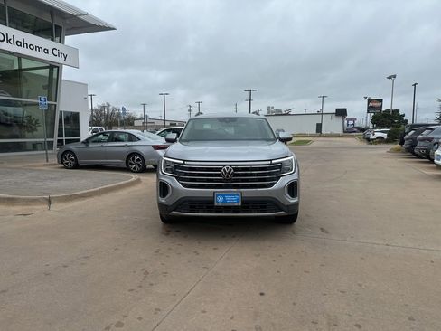 Used 2024 Volkswagen Atlas SE w/ Black Wheel Package AWD/4WD image 2